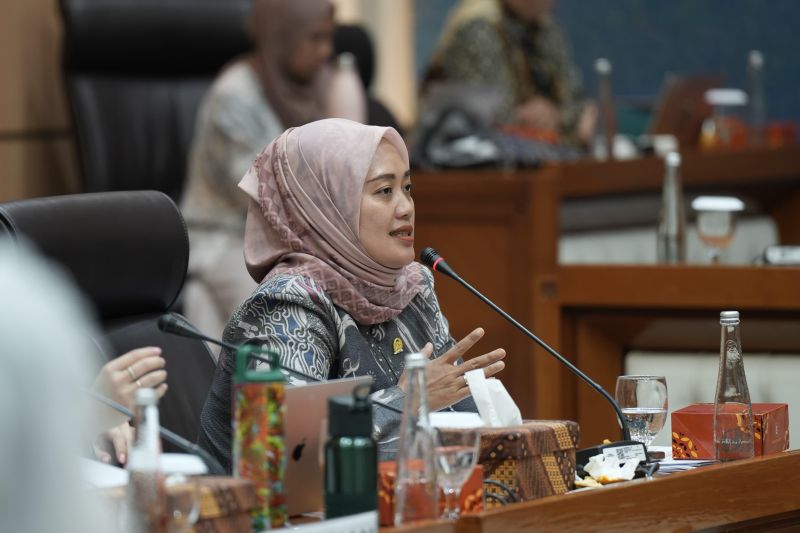 komisi-vii-dpr-minta-izin-tambang-nikel-di-raja-ampat-dikaji-ulang