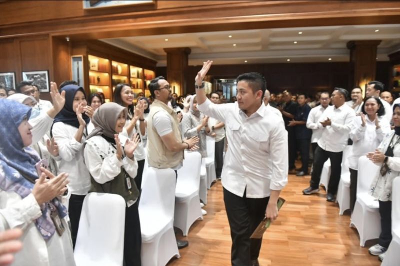 Seskab Teddy kerahkan pegawai Setkab dukung timnas kontra China