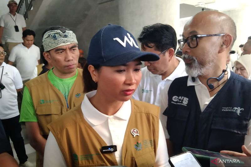 wamenpar-minta-jaga-alam-raja-ampat-agar-tidak-rusak