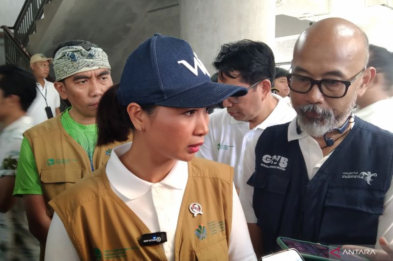 wamenpar-dukung-konektivitas-wisatawan-banyuwangi-denpasar
