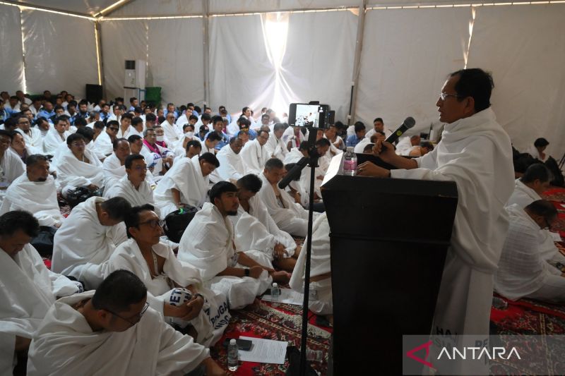 Menag Nasaruddin Umar menyampaikan pidato di hadapan jamaah calon haji di Arafah