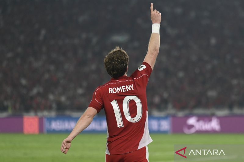 Selebrasi Ole Romenij usai jebol gawang Timnas China