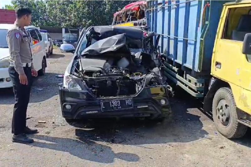 Petugas tangani laka di Tol Jombang-Mojokerto, tiga orang meninggal