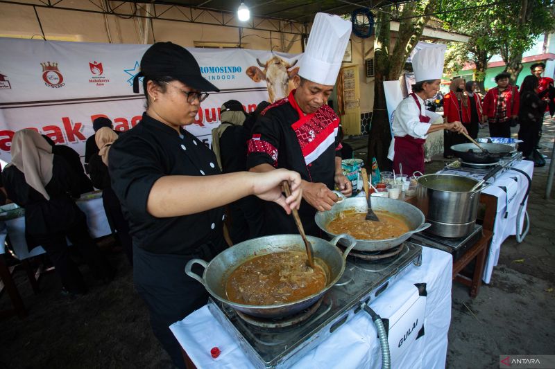 10 ide kreatif olahan daging kurban: Rendang, semur, hingga burger