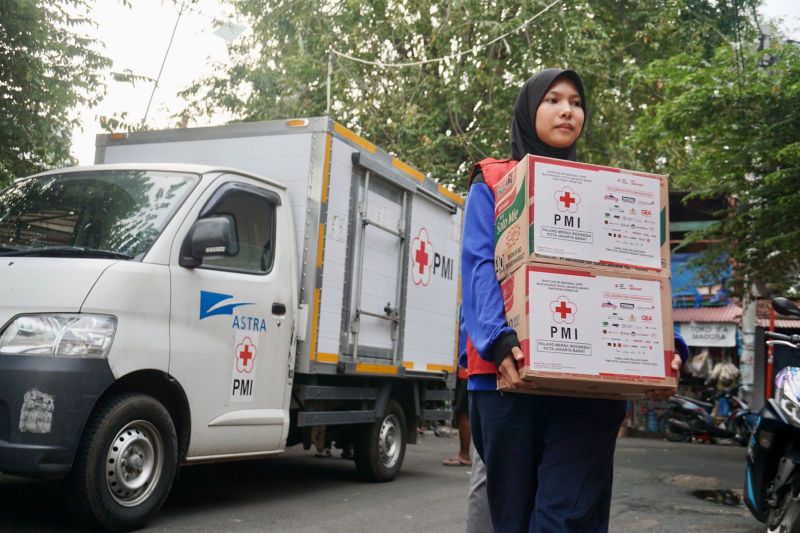 PMI Jakarta Barat bantu korban kebakaran di Tamansari