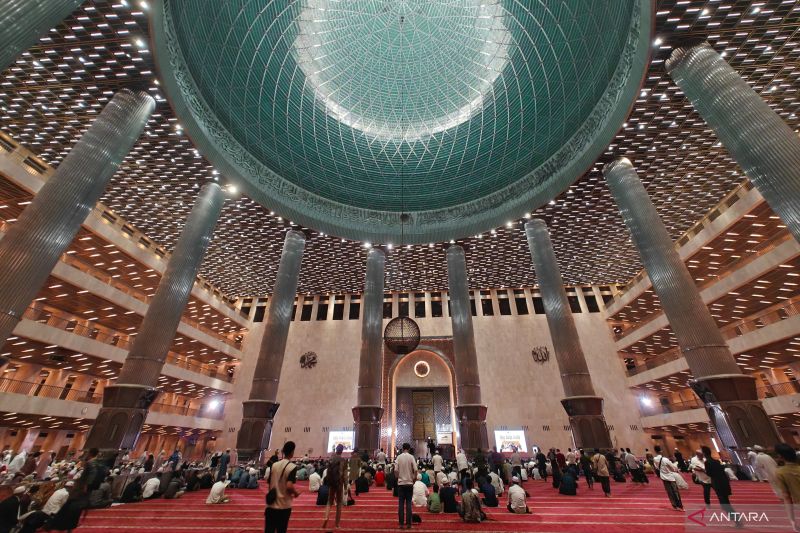 Jamaah penuhi Istiqlal untuk Shalat Idul Adha 1446 H sedari subuh
