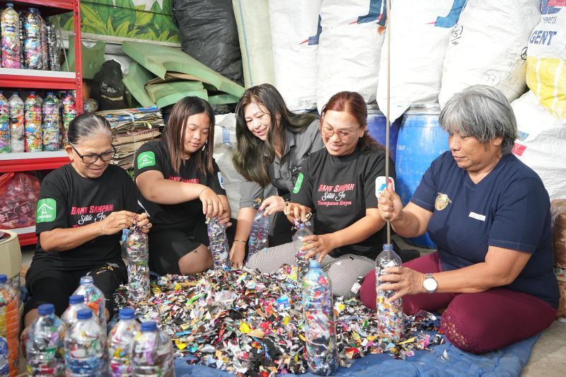 pge-lahendong-inovasi-pengelolaan-bank-sampah-warga-tompaso-raya-sulut