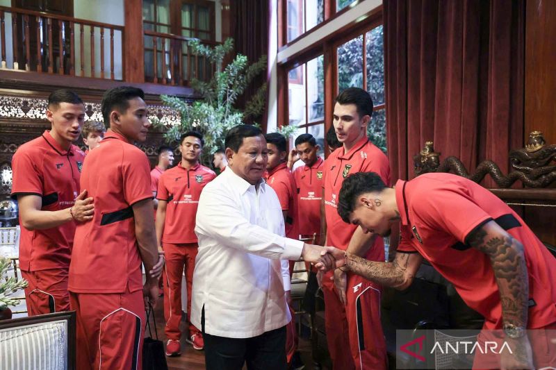 Presiden Prabowo Subianto rayakan kemenangan Timnas Indonesia atas China dengan makan bersama