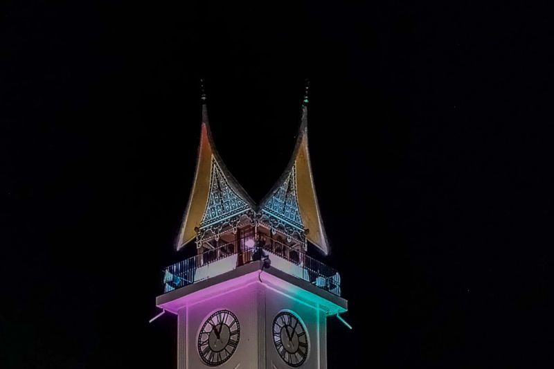 Bukittinggi undang kerabat Ratu Wilhelmina peringati seabad Jam Gadang