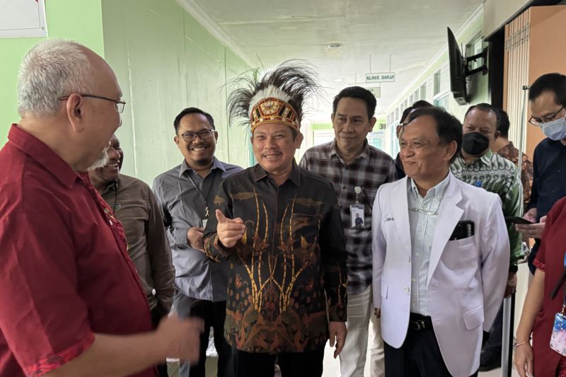Dirut BPJS Kesehatan pastikan warga Timika dilayani dengan setara