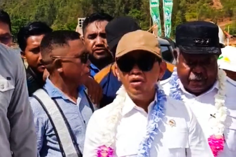 kunjungi-pulau-gag-warga-minta-bahlil-lanjutkan-operasional-gag-nikel