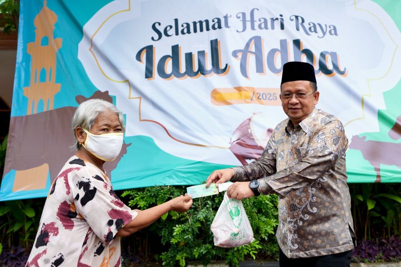 Kemensos bagikan daging kurban untuk ribuan orang yang berhak
