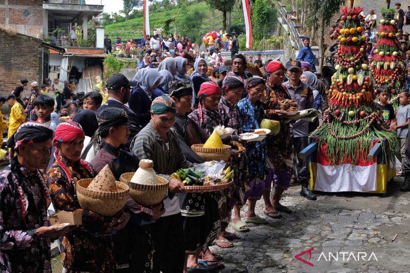 Petani lereng Gunung Sumbing Temanggung lestarikan sumber air lewat tradisi Grebeg Besar Sesaji Puji Jagat