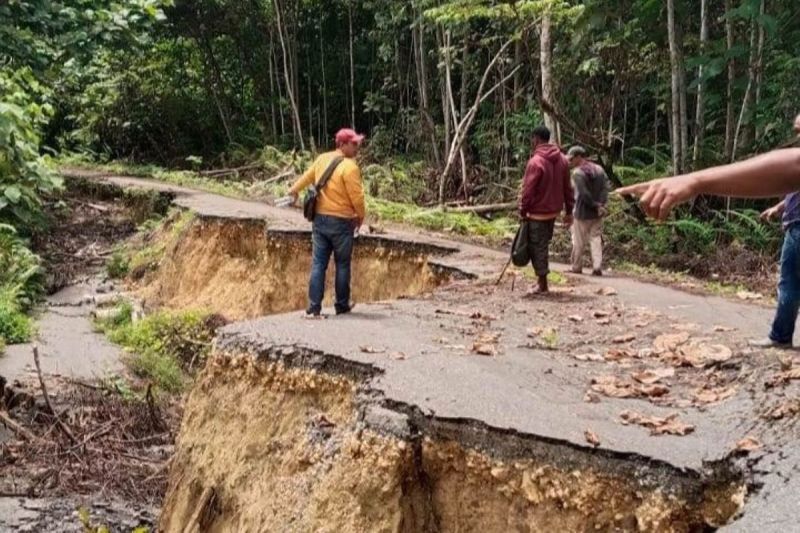 DPRK desak pemerintah segera perbaiki jalan rusak parah di Kaimana