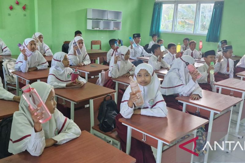 Kurangi sampah plastik, madrasah di Bali wajibkan murid bawa tumbler