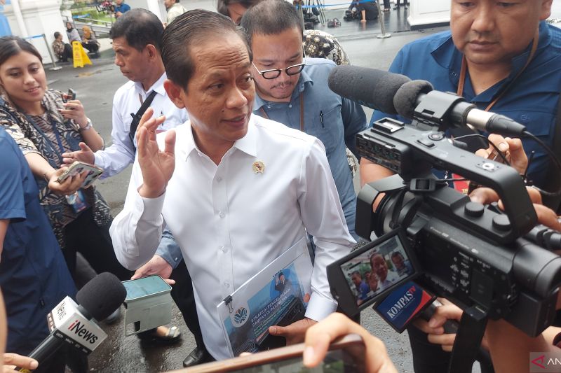 Menteri LH dalami potensi pidana setelah empat IUP di Raja Ampat dicabut