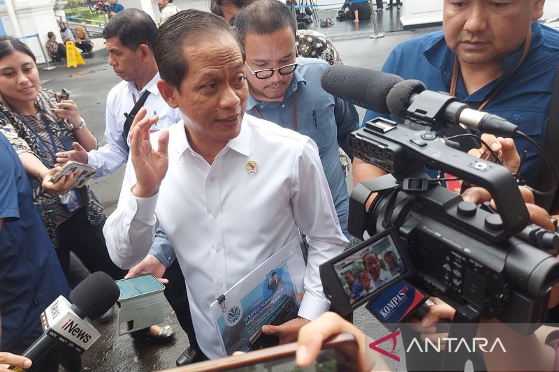 Menteri LH dalami potensi pidana setelah empat IUP di Raja Ampat dicabut