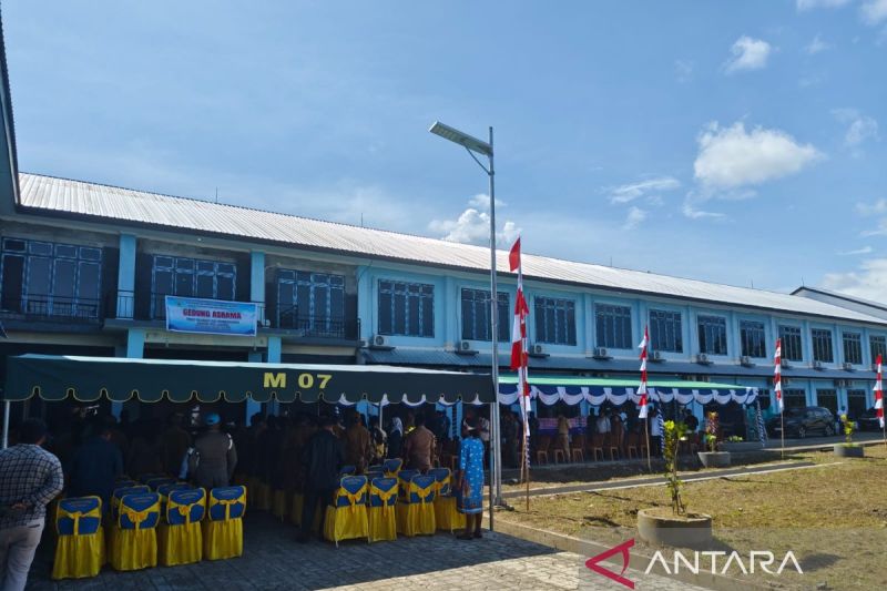Gubernur Papua Barat resmikan asrama pusat pengembangan SDM Migas