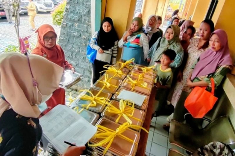 Badan Gizi Nasional salurkan 159 paket MBG bagi ibu hamil di Kalideres