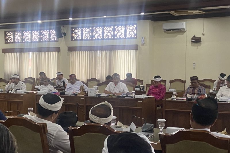 DPRD Bali rekomendasikan bongkar 45 usaha wisata ilegal di Bingin