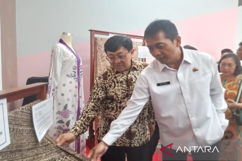 Melestarikan batik khas Batang