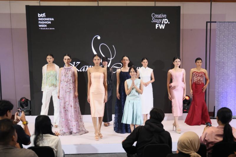Kanya Couture tawarkan busana pesta glamor yang praktis