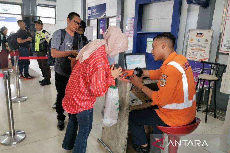 kai-44168-penumpang-gunakan-jasa-ka-selama-libur-idul-adha-di-sumut
