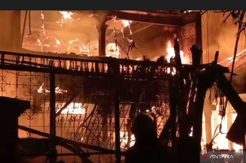 Kebakaran rumah dan kios di Jaktim diduga akibat kabel semrawut