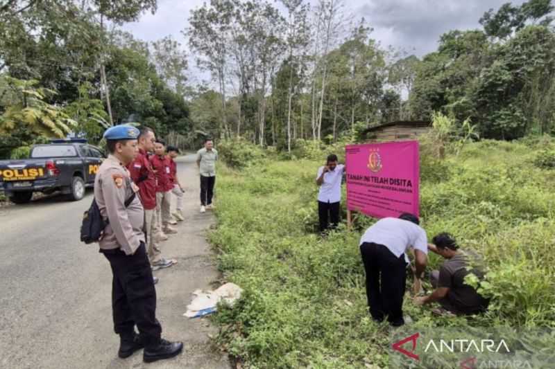 Kejari Balangan segel tanah dan bangunan Majelis Taklim Al Hamid