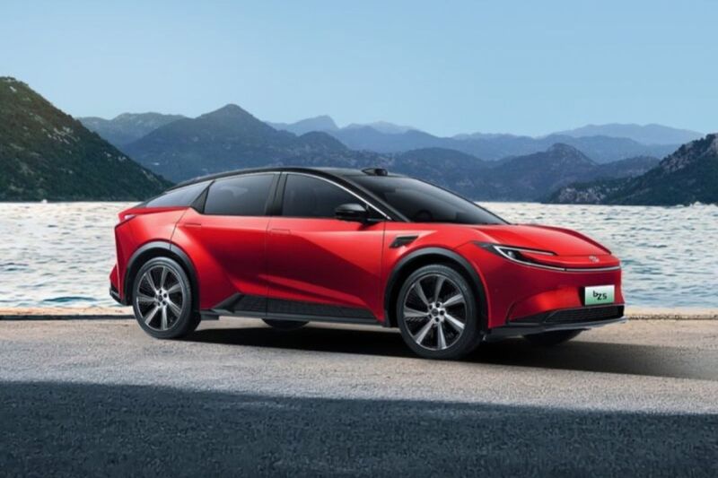toyota-resmi-luncurkan-bz5-dengan-sokongan-baterai-dari-byd