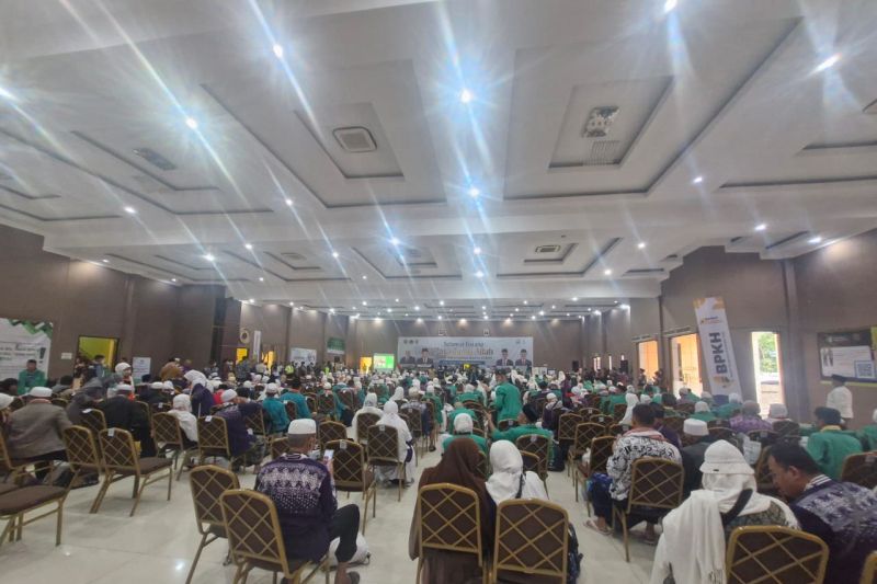 Enam Haji Tulungagung dijemput ambulans karena gangguan kesehatan