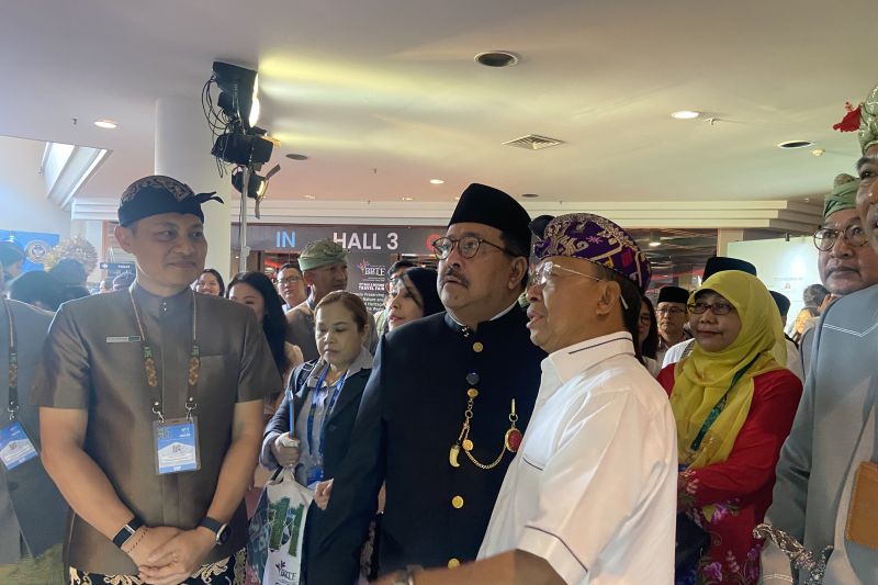 koster-minta-bantuan-rano-karno-dukung-pembangunan-kereta-di-bali