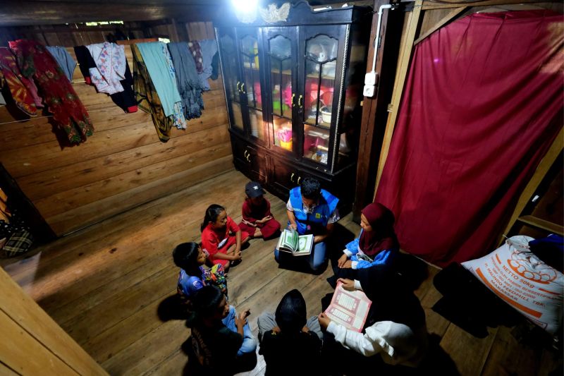 pln-hadirkan-listrik-24-jam-untuk-28-keluarga-di-sinjai-sulsel