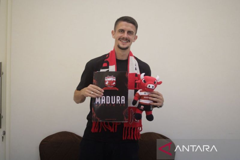 Madura United pertahankan pemain asing asal Bosnia