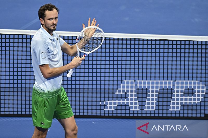 Medvedev menangi pertandingan pembuka lapangan rumput di Hertogenbosch