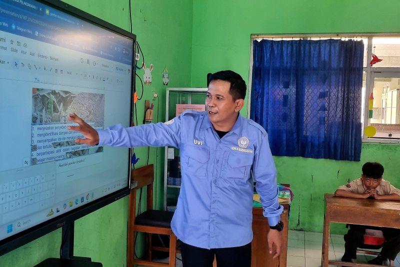Guru Banyumas: PHTC pemberian smartboard tingkatkan partisipasi murid