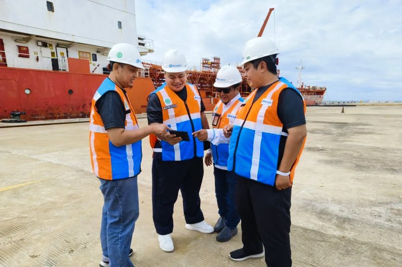 pelindo-perkuat-konektivitas-logistik-kalbar-lewat-layanan-peti-kemas