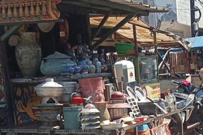 8-pasar-loak-terbaik-bandung-untuk-berburu-barang-antik-vintage