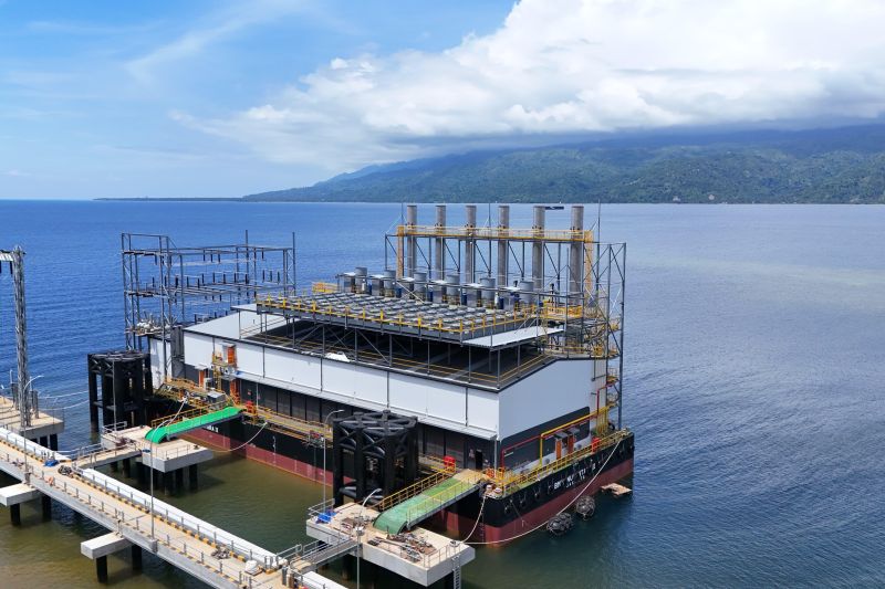 pln-ip-resmi-operasikan-kapal-pembangkit-pasok-listrik-sulbagsel