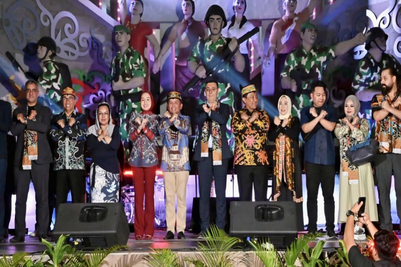 Gubernur Kalteng luncurkan Car Free Night 'Huma Betang Night 2025'