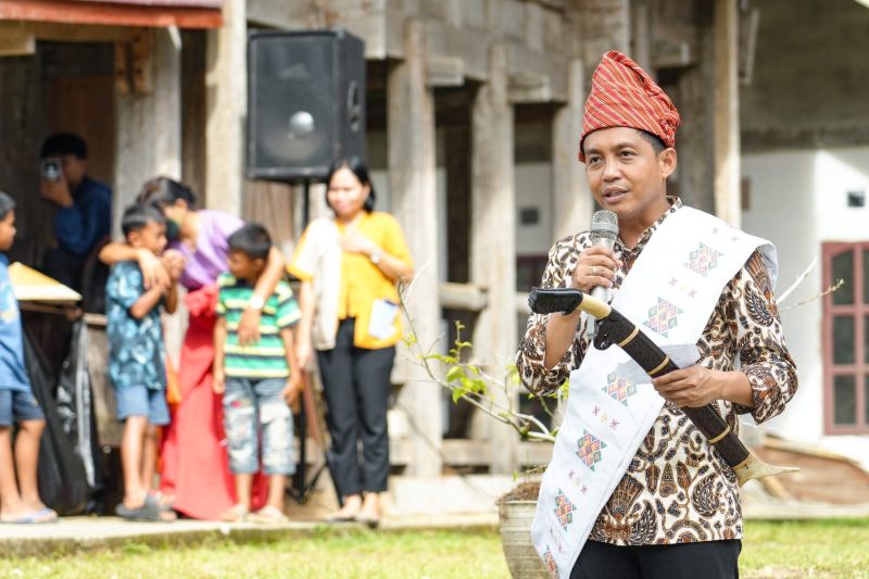 terima-gelar-adat-toraja-menhut-komitmen-jalankan-amanat-kehutanan