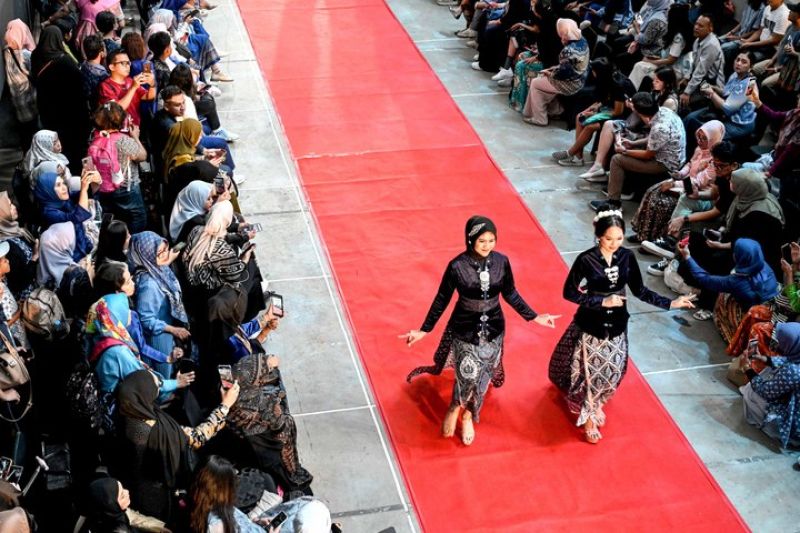 Menengok peragaan busana "Swarna Biru" di Museum Nasional Jakarta