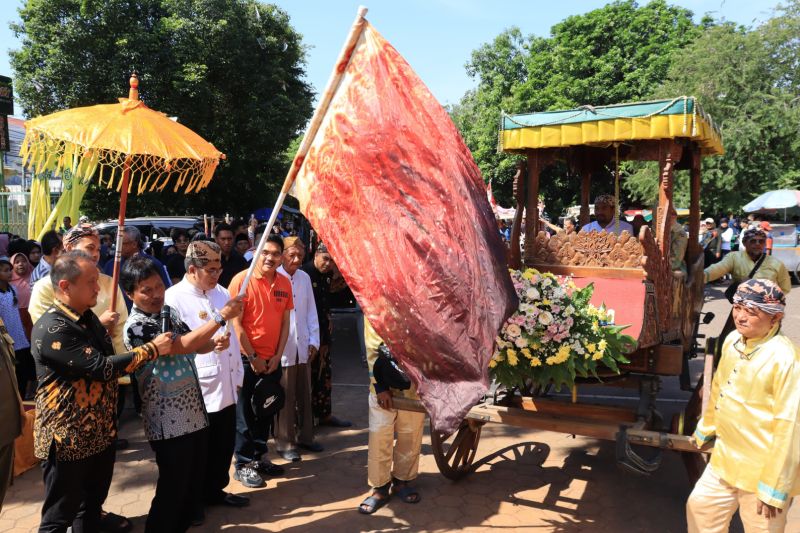 pemkot-cirebon-jadikan-kirab-pulasaren-sebagai-daya-tarik-wisata