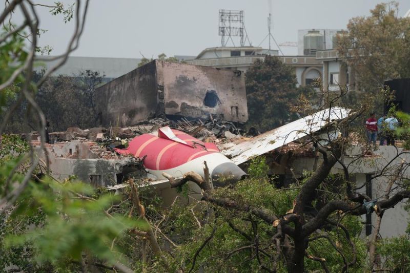 Media sebut kedua kotak hitam pesawat Air India yang jatuh, ditemukan