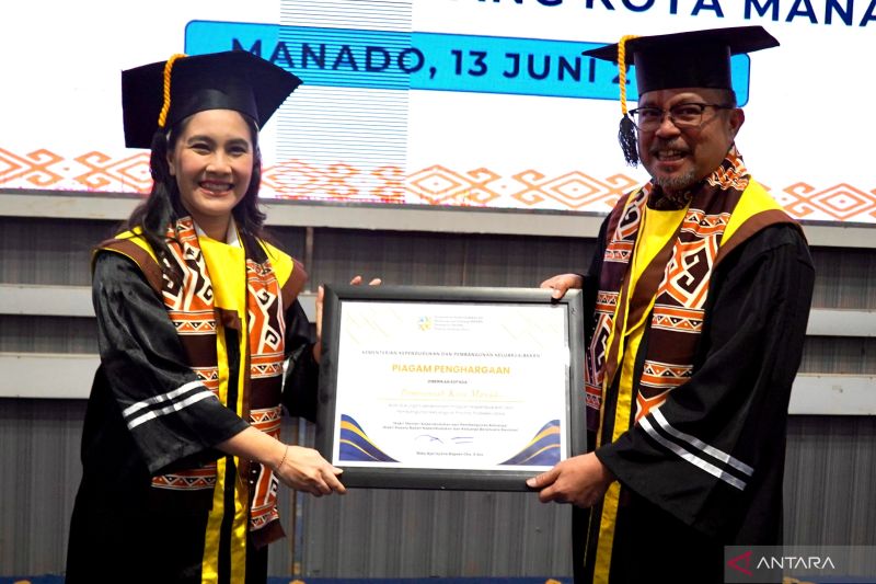 Wamendukbangga beri penghargaan kepada Kota Manado atas program Sidaya