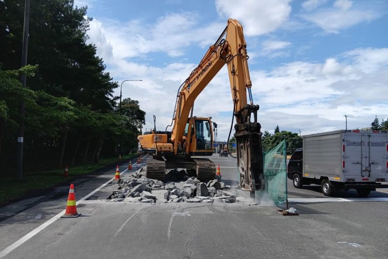Petugas perbaiki jalan Tol Cipularang dan Padaleunyi sepekan ke depan