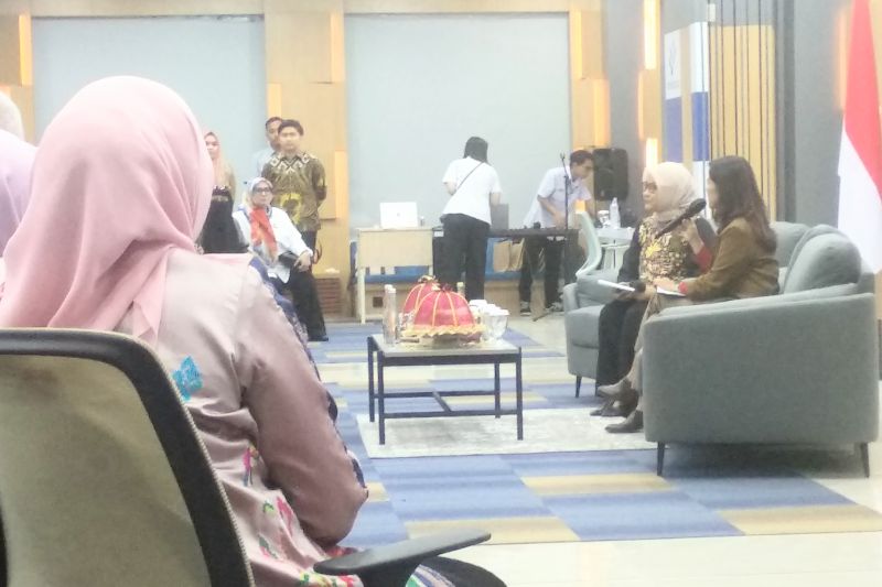 Menkomdigi: Anak-anak saat internetan sama bahayanya ketika nyetir