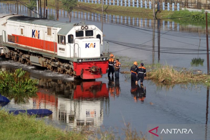 kai-jalur-kereta-api-porong-sidoarjo-aman-meski-terdampak-banjir