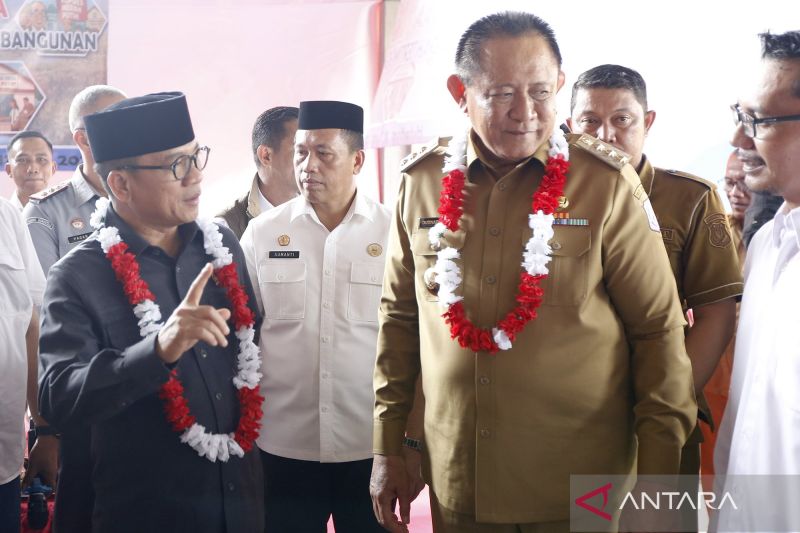 mendes-pdt-meresmikan-gerai-kopdes-merah-putih-desa-hutadaa