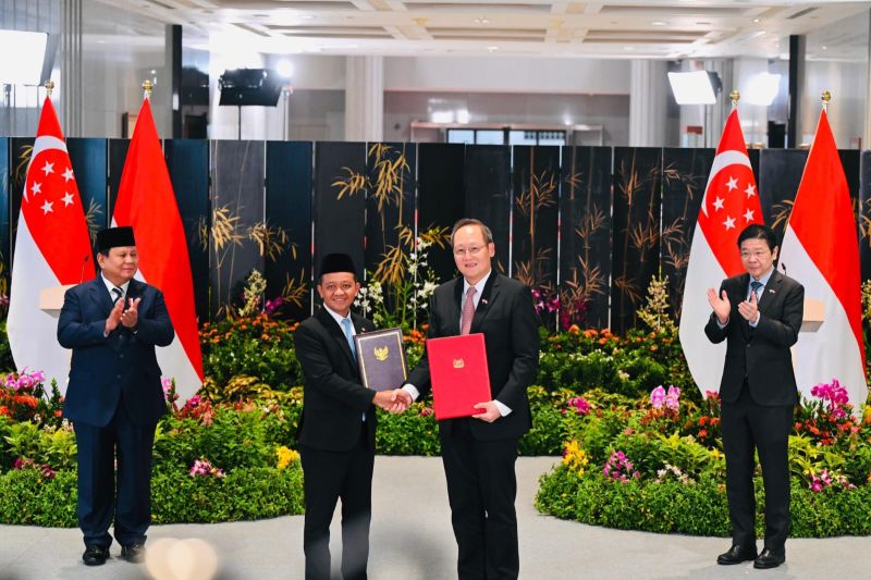 menteri-esdm-pastikan-industri-panel-surya-dan-kabel-dibangun-di-kepri